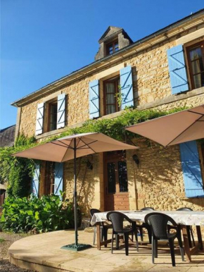 19th century house, 6 bedrooms with 6 bathrooms, private pool & garden